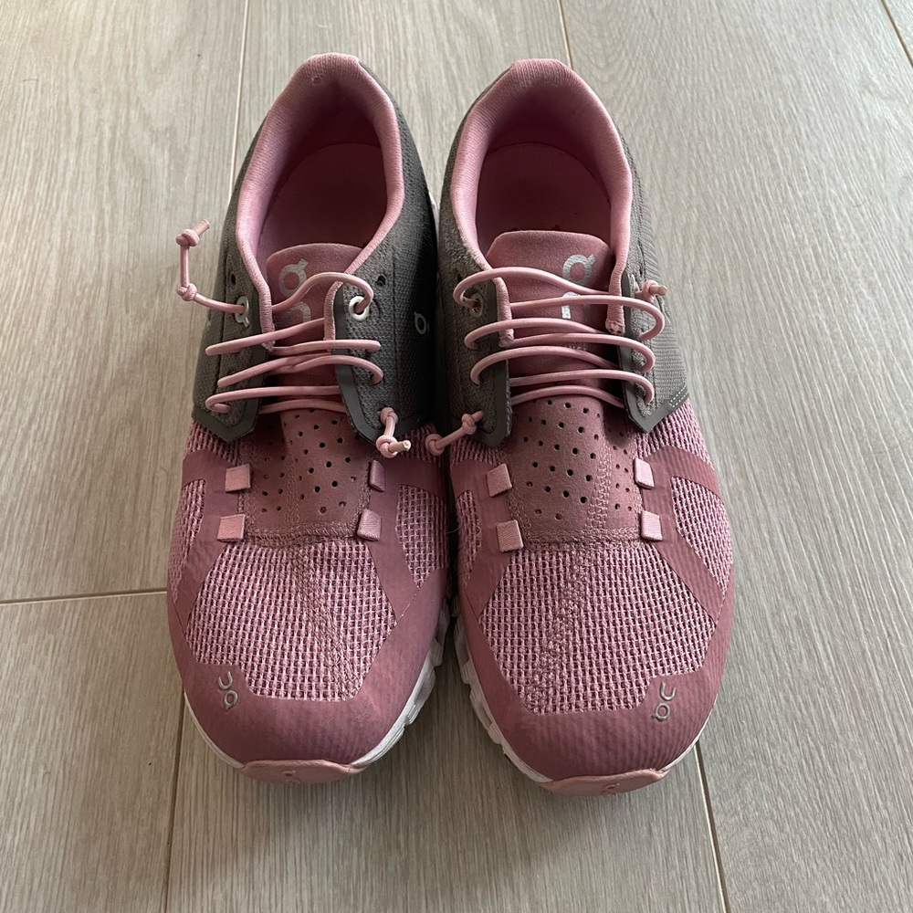 Pink OnCloud Bungee Tennis Shoes
